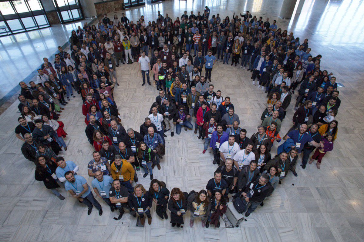WPGranada's tweet photo. ¡Fotazo de grupo! ¡Gracias a todos! 😍🤩👌🏼 #WCGranada https://t.co/xtVKPzOeoe