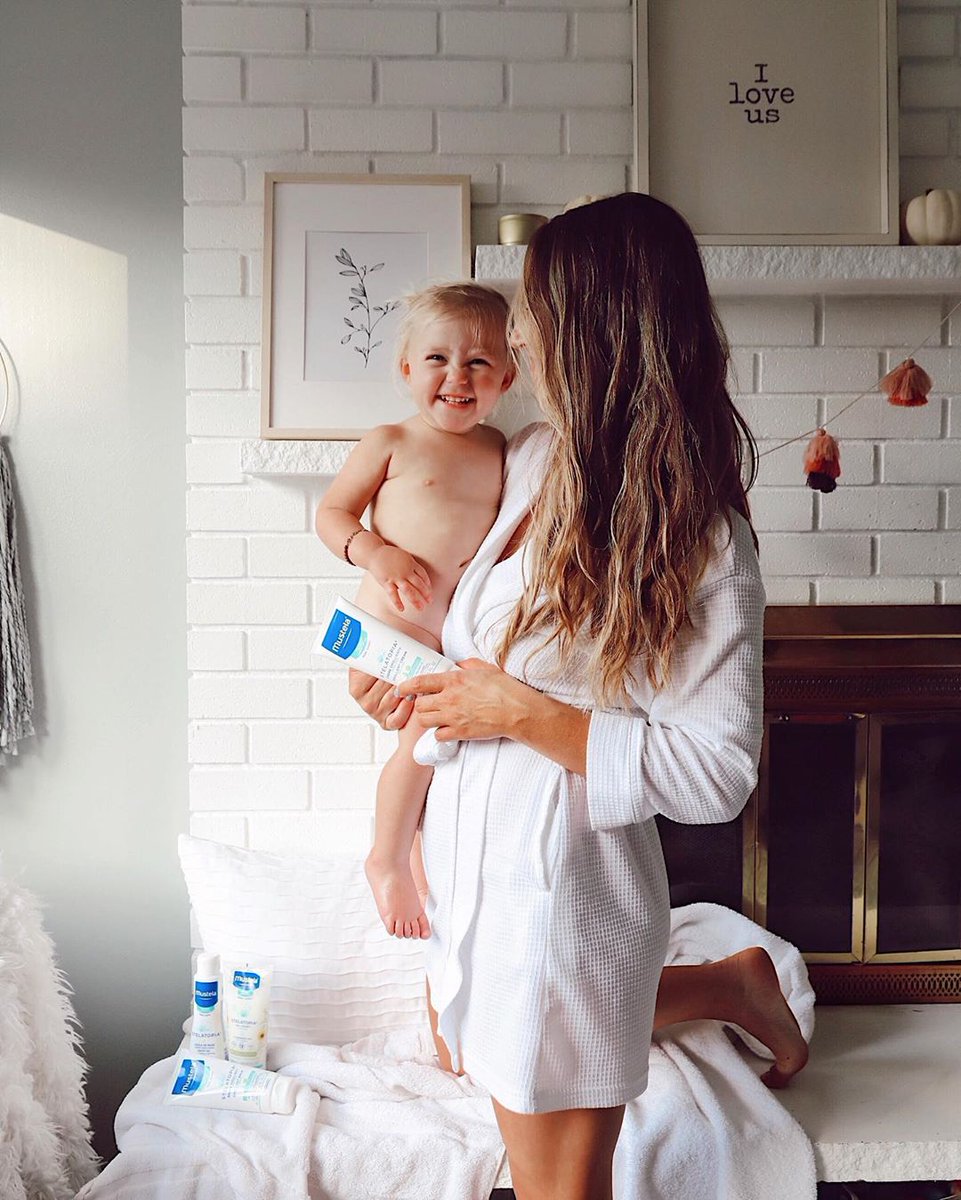 Stock up on all your baby essentials. The big black Friday sale is here. Get 40% off site wide with code BLACKFRIDAY , plus a gift with every purchase. bit.ly/MustelaBlackFr…
 📷@cierahudson #ByeByeEczema #BlackFridaySale