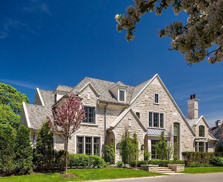 Tudor gothic transitional home in Lawrence park designed by MakowArchitects.com

#leboeufhome #luxuryhomes #torontocustomhomes #dreamhomes #customhomes #transitionaldesign #tudorhouse #tudorgothic #home