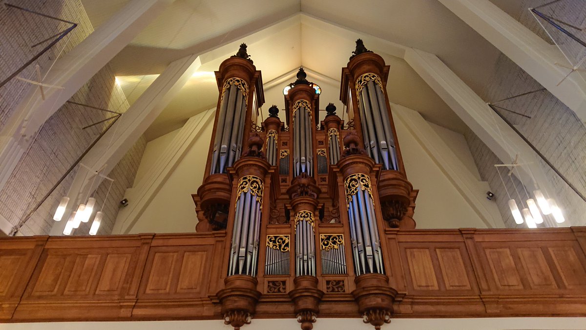 むー 神戸松蔭女子学院大学 チャペル ステンドグラスからの光が美しい 音響も素晴らしかった T Co Awzr5wvdnu Twitter