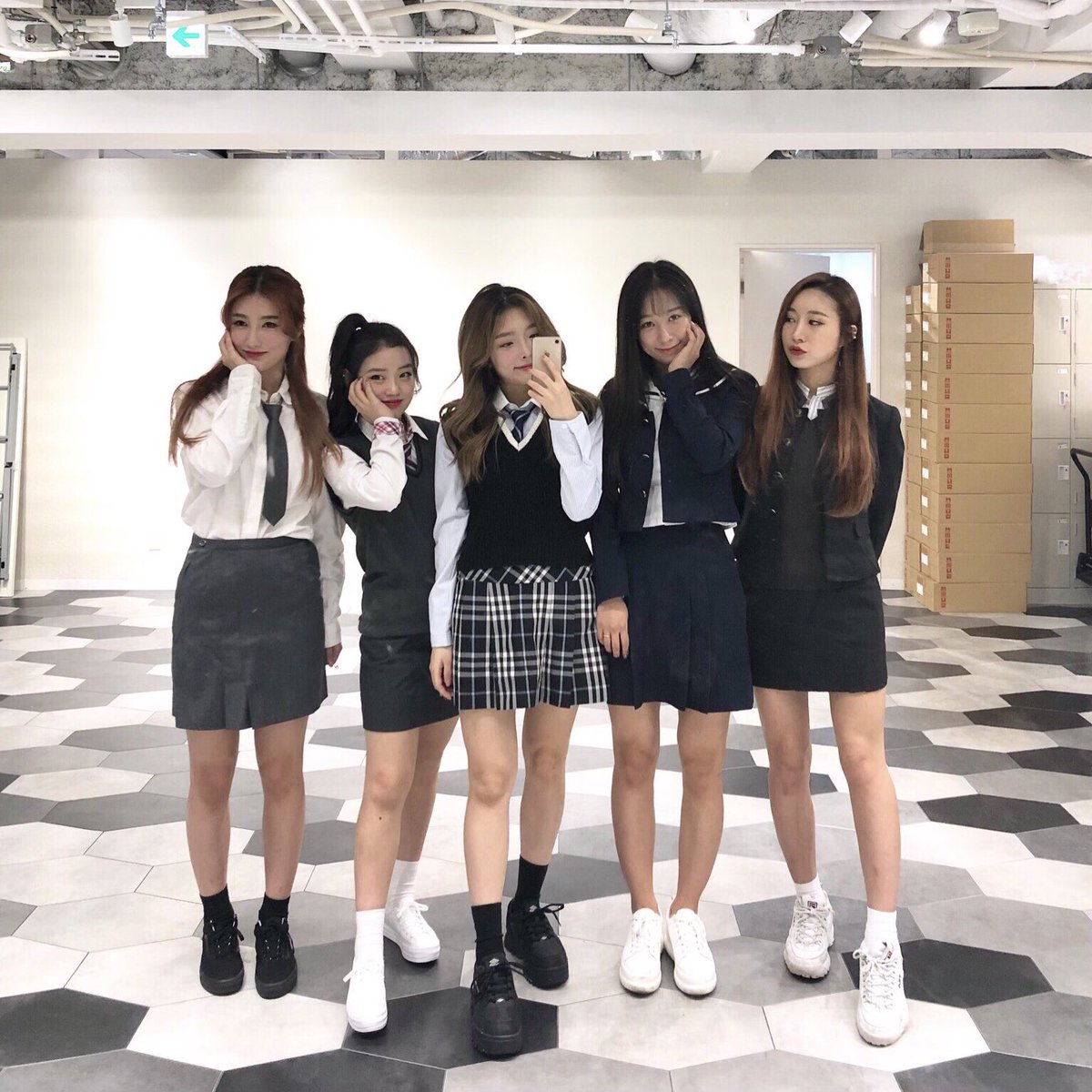 LABELUP_yd's tweet image. 팬분들과 함께 만드는 마지막콘서트!!
내일 의상은 이렇게 정해졌어요
❤️💛💚💙💜
과연 곡리스트는 어떻게 될까요?
궁금한 사람들 내일 다 놀러오기~!~!
마지막날까지 화이팅!! 내일 만나요🥰
#라벨업 #labelup