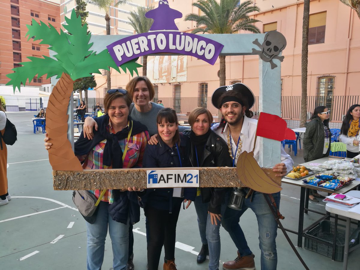 Disfrutando como niñas en #PuertoLudico.¡Enhorabuena a la organización!  ¡Grande el trabajo de <a href="/AFIM21_alm/">AFIM21</a>!¡Por muchas ediciones más <a href="/LudicoPuerto/">Puerto Lúdico</a> !