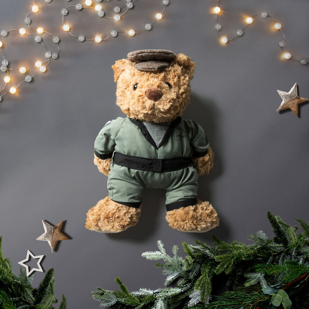 Get inspired for Christmas with the Land Rover merchandise collection. Shop now at hubs.ly/H0lYy3Y0 #LandRoverExperience #ChristmasGifts