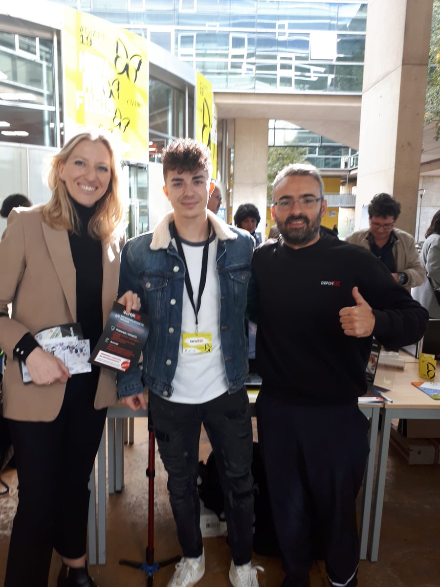 MJoseRosOlivoCs's tweet photo. Jóvenes, profesionales y emprendedores de éxito💪! En #DIAPE19 disfruté con algunos proyectos como @xyzestudio @AppNeting @biyectiva @gofoodieapp y #Deportec de altísimo nivel, dónde la creatividad,la oportunidad de negocio detectado y sus equipos son de enorme valor! https://t.co/BbMQheRUZC
