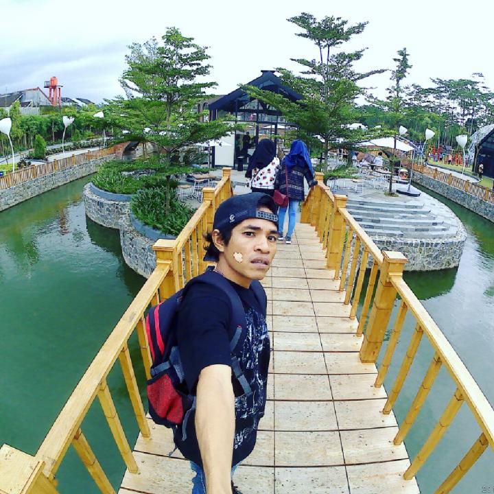 jamesvonsanaff's tweet photo. Come hangout with me > makan on #BIGOLIVE https://t.co/STaDBLmori https://t.co/BvKtDdRJh6