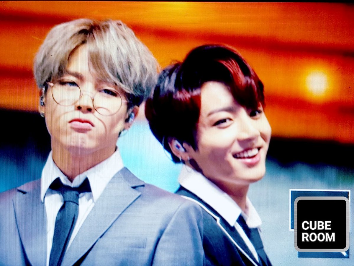 Cube_room_bts's tweet photo. 20191130 #MMA2019 [preview]

#JIMIN #JUNGKOOK https://t.co/0xjvl7LqVX
