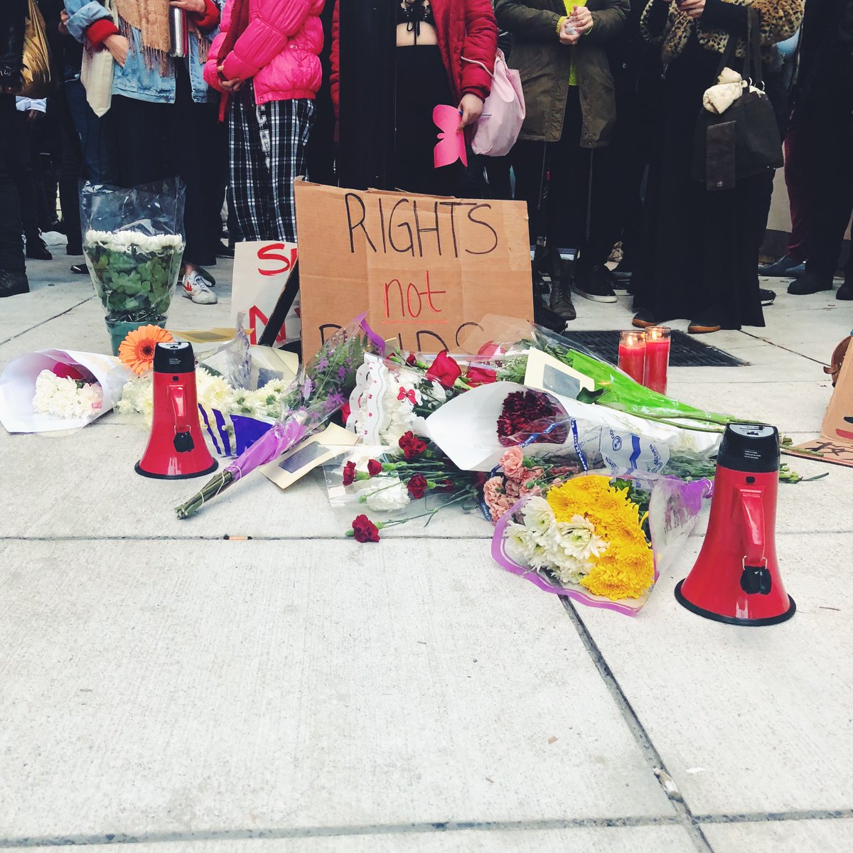 supporthosechi's tweet photo. Today, in Flushing comrades will gather to mourn the death of Yang Song and share collective outrage at the continued criminalization of massage and sex working migrant people. We send love, support and righteous anger as we rise up alongside comrades today. #YangSongPresente https://t.co/a1ihQkLQCB
