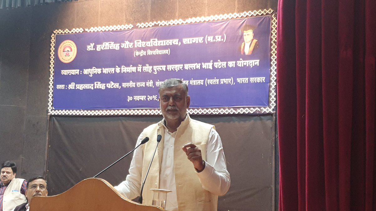 prahladspatel's tweet photo. आज सर डॉ हरी सिंह गौर विश्व विद्यालय सागर में भारत-रत्न सरदार पटेल जी पर गोष्ठी में अपनी बात रखी @PMOIndia @MinOfCultureGoI @incredibleindia @BJP4India @BJP4MP https://t.co/Hxt4ITFzxi