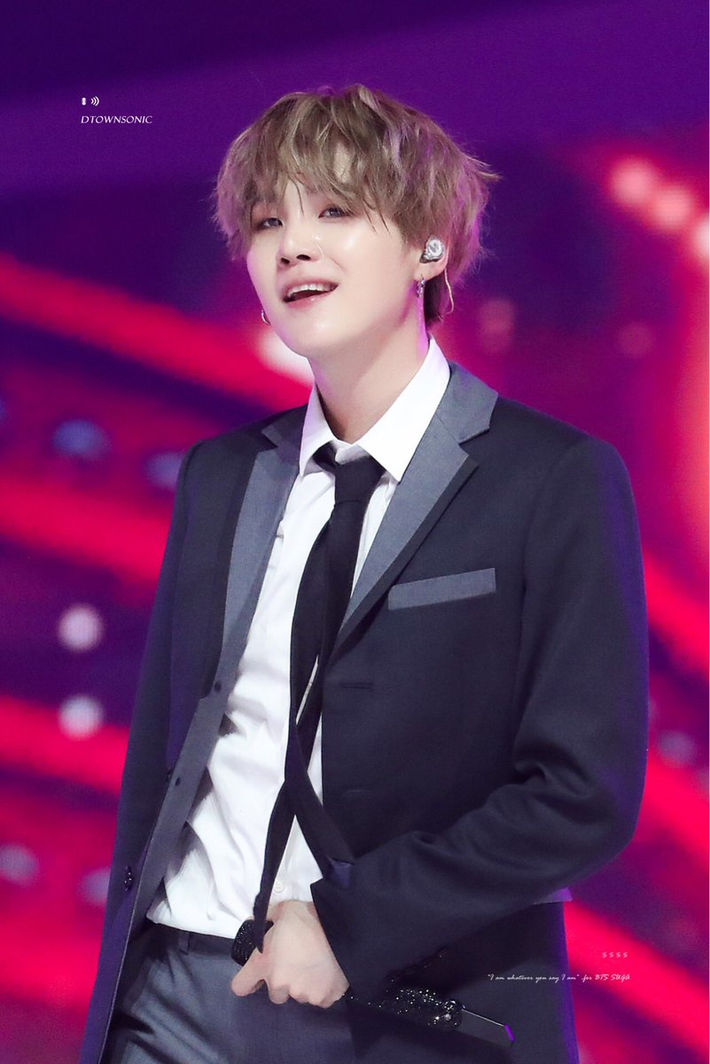 HD 191130 Suga durante a performance do @BTS_twt no #MMA2019 #슈가