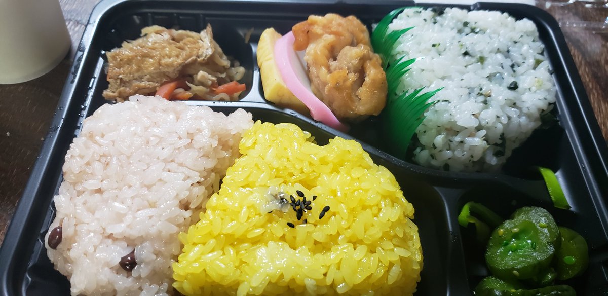 ｻｰﾋﾞｨ ｸﾄｩﾙﾌフェスのお弁当 邪神様のおむすびがあるようです おむすび 三つの神様を象ったから とかあるから 間違ってないけど ごちそうさまでした ｸﾄｩﾙﾌフェス