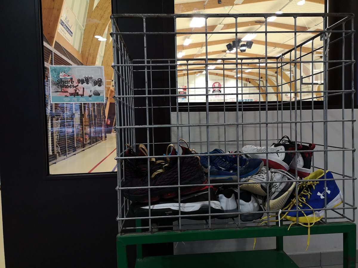 🏀Ce soir, La SSSP reçoit St Laurent de la Plaine <a href="/ESLaurentBasket/">ESLBasket</a>
N'oubliez pas d'apporter vos vieilles chaussure de sport pour l'association <a href="/ShareYourShoes/">Share Your Shoes</a>
 <a href="/sports_ouest/">Ouest-France Sports</a> <a href="/courrierouest/">Le Courrier de l'Ouest</a>