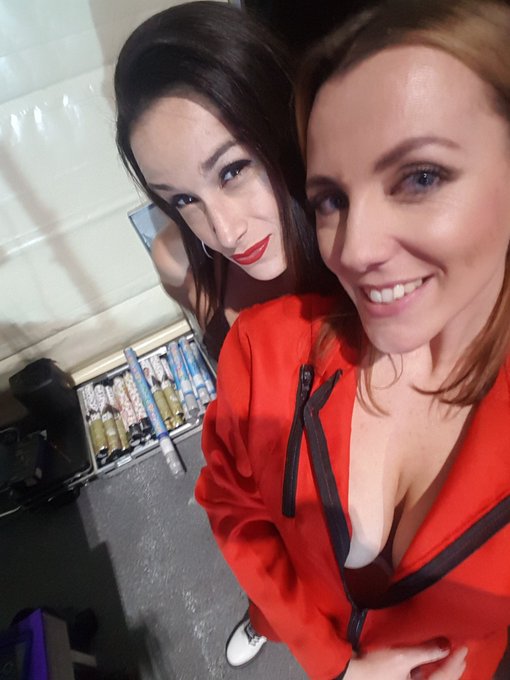 Venez nous rejoindre &agrave; Lyon ce week-end mes ch&eacute;ris ! Avec @bellastrip ! 😘 https://t.co/gp5uPqIoQR<a href="/tag/hippie"class="tags"><span>#hippie</span></a><a href="/tag/comment"class="tags"><span>#comment</span></a><a href="/tag/normal"class="tags"><span>#normal</span></a>