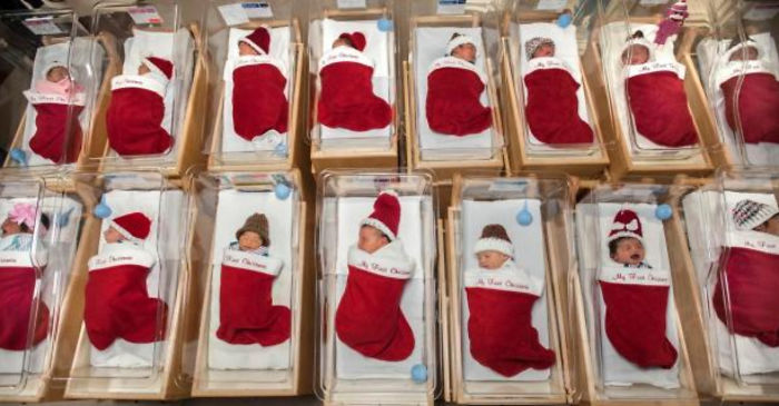 あーつ テキサスのメソジスト小児病院が12月に退院する赤ちゃんを50年以上この格好で家族のもとに送り返している この靴下 を大事にして成長していく子供のクリスマスプレゼント用に毎年使う家族も多いんだって
