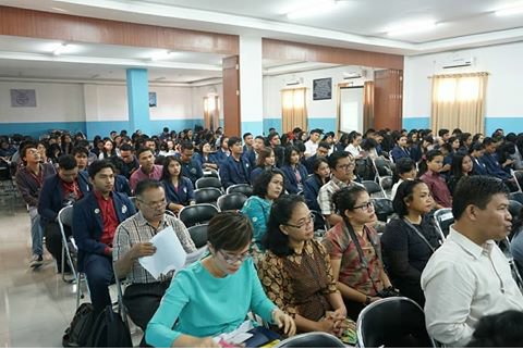 DomdomDeby's tweet photo. Suasana Seminar ekonomi kreatif Fakultas Ekonomi yang bertujuan "membangkitkan jiwa entrepeneurship yang berbasis ekonomi kreatif"
Seminarnya seru dan narasumber nya keren 
#UMIMedan
#FEUMIMedan https://t.co/oiUY9dbevA