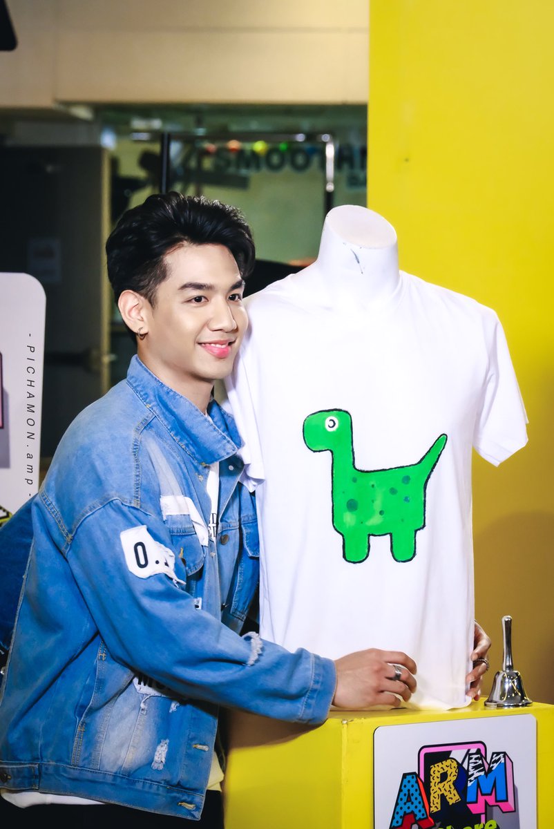 PICHAMONphoto's tweet photo. - 30112019 - นอมอ กับ น้องไดโน 🦖💙 @nammon_ktn 

#นู๋นู๋ของนม
#รอยยิ้มของเด็กเด๋อ
 #armshare https://t.co/yIzlkGVhR0