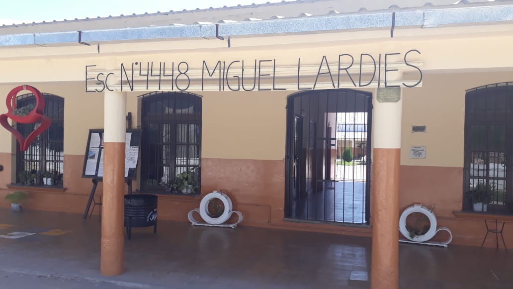 Acompañamiento del Coord Pcial de #PolíticasSocioeducativas, Lic. <a href="/fguillesaavedra/">GUILLERMO SAAVEDRA</a>, a la Escuela PAS N°4448 Miguel Lardies #Cobos, los niños almuerzan hoy pastel de papas y de postre una rica gelatina!!
<a href="/UrtubeyJM/">Juan Manuel Urtubey</a> <a href="/GustavoSaenzOK/">Gustavo Sáenz</a> <a href="/matiascanepa/">Matías Cánepa</a> <a href="/patriciapinasco/">Patricia Pinasco</a> <a href="/MEducacionSalta/">Ministerio de Educación de Salta</a>