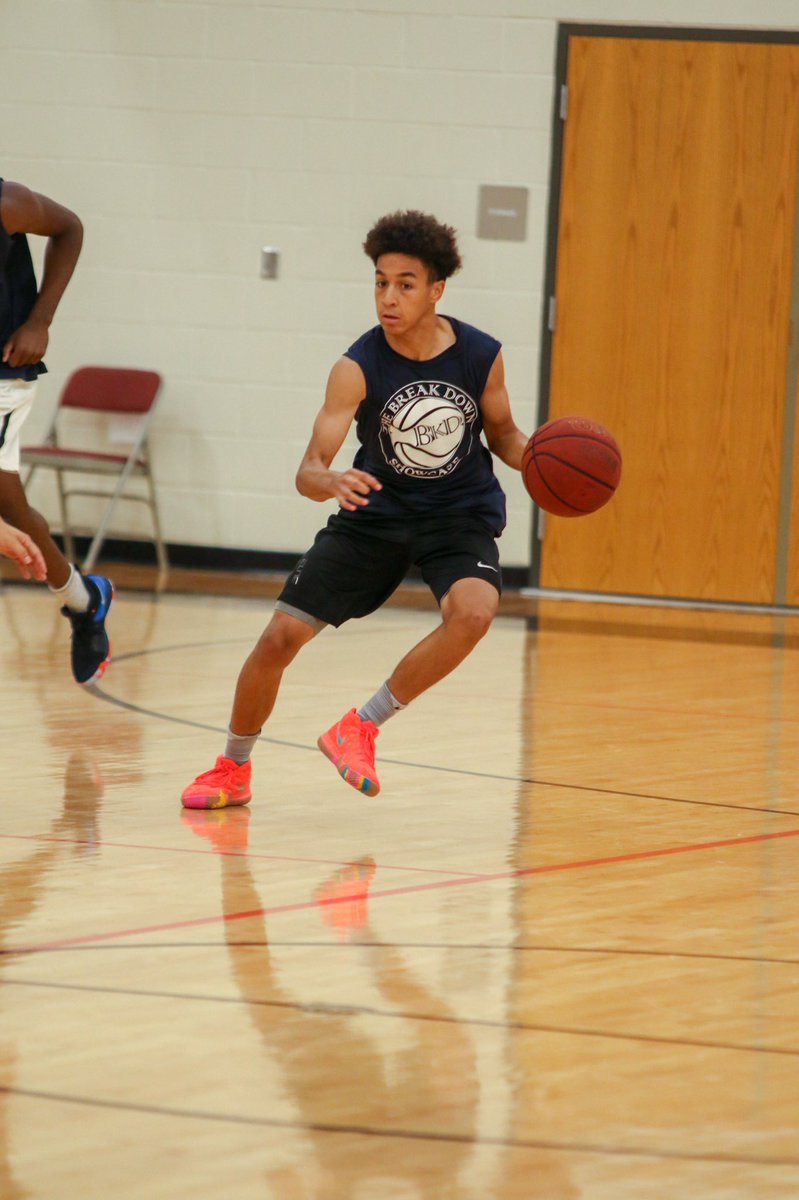 HoopsBKD's tweet photo. 2021 Jordan Cooke was giving buckets out!! 40pts, 4stls, FG: 16/18, 3FG:5/6 FT: 7/7 #bkdshowcase #miamicountryday @soh_elite @MCDSBasketball https://t.co/I6dRNwNKkn