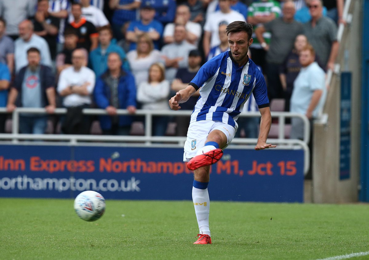 RabbiFans's tweet photo. #MorganFox
#SheffieldWednesday 3-1 #Charlton
90 minuets played
70% pass accuracy
1 chance created
1 accurate long ball
1 tackle
3/3 ariel duels won
1 interception
Impressive from Fox once again, really on form and if he keeps it up wonder if he gets into Giggs’ plans. https://t.co/MdqbczNgEF