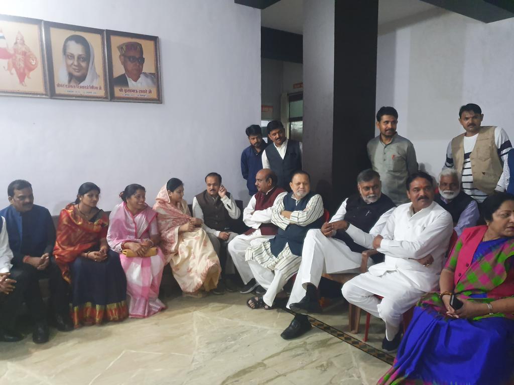 prahladspatel's tweet photo. छतरपुर के सर्किट हाऊस एवं जिला भाजपा कार्यालय मे कार्यकर्ताओं से भेंट हुई।अंतराल बाद जिले के कार्यकर्ताओं से खुलकर चर्चा हुई @MinOfCultureGoI @incredibleindia @BJP4India @BJP4MP https://t.co/BMNEPDFGAA