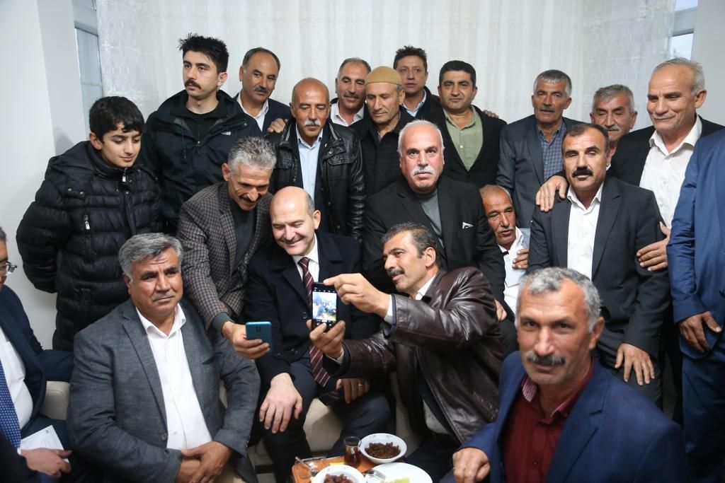 suleymansoylu's tweet photo. Adıyaman Samsat'ta inşa edilen afet evlerinde hemşehrilerimizle bir aradayız https://t.co/LkiDAAhY44