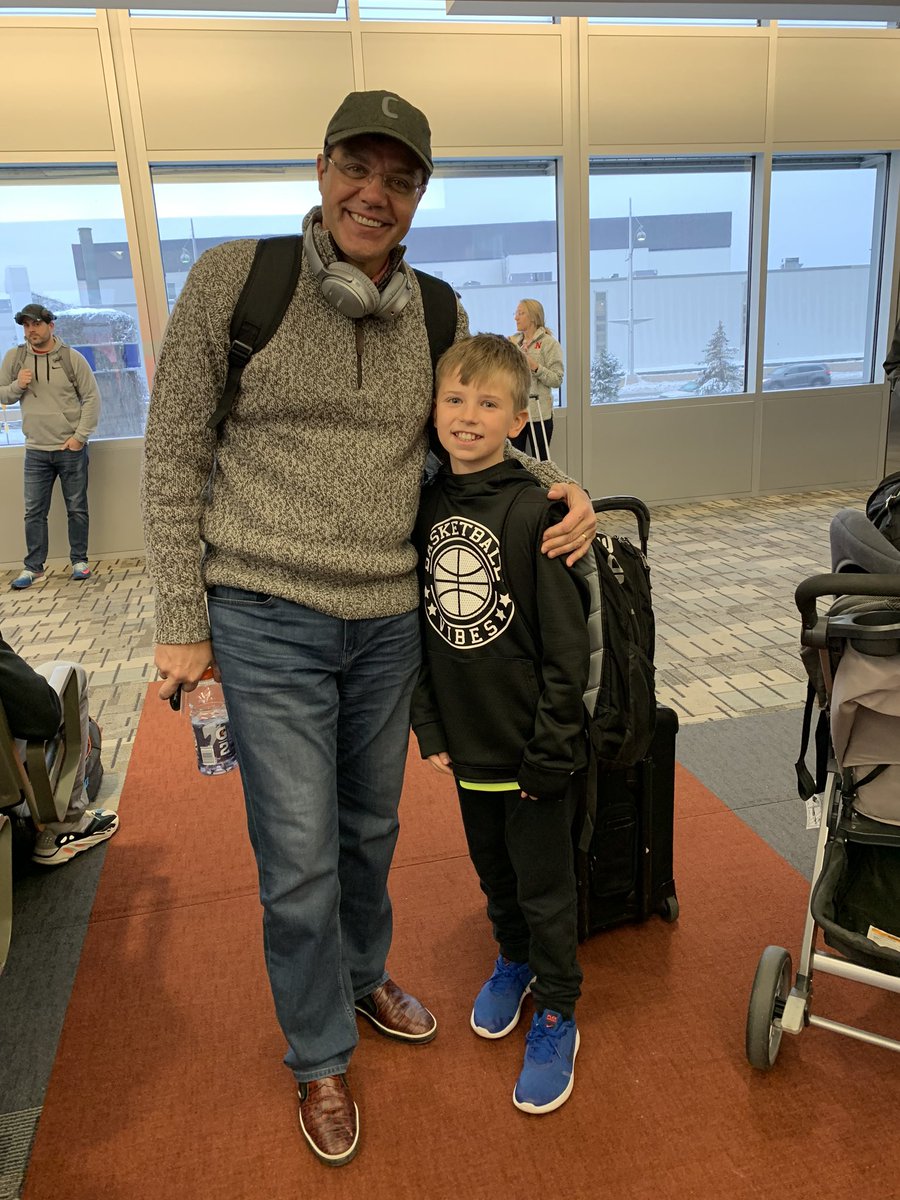 Airport was on fire, we had an airport agent that wasn’t having her best day but Maverick got a picture with <a href="/CoachMiles/">Tim Miles</a> so I’ll call it a win! 🙌🏼