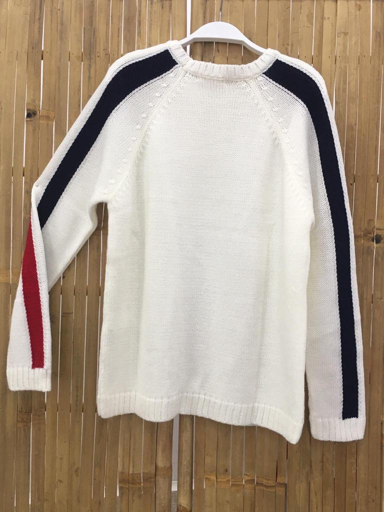 kedatelow's tweet photo. Un calentito jersey cuello caja para tu look más casual.

En color blanco roto tiene una raya roja delantera y otra azul marino por detrás. 

Punto muy agradable. 
Tallas  M L y XL. 
Precio: 29,95€

#jerseymujer #jerseyblanco #jerseyrayas #kedatelow https://t.co/at9fHU1dkM