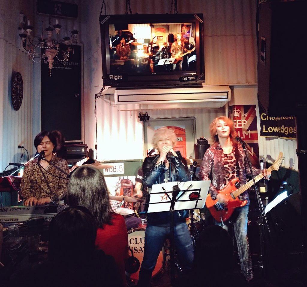 Yakopixx_71's tweet photo. Today's live here🎶🎸✨
#BonJovi #WhiteSneak
#Winger #Journey #GNR
#coversession https://t.co/h93d1VqxMZ
