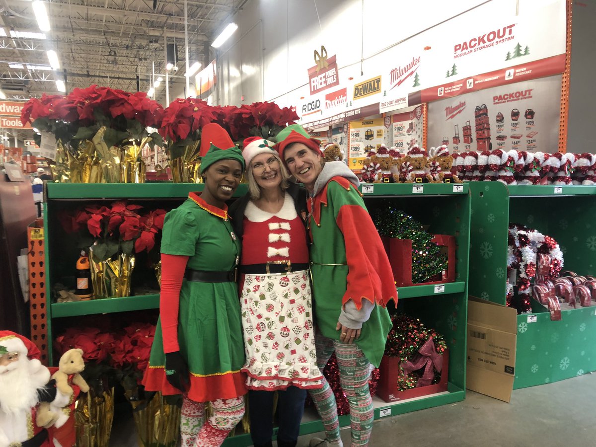 Cutest Elves ever with Mrs Claus greeting our customers on Black Friday!! <a href="/V_R_Shubbie/">Vincent Shubbie</a>