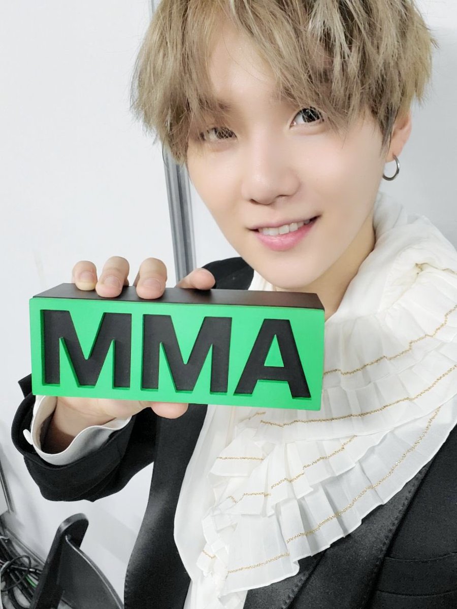 choi_bts2's tweet photo. Suga on Weverse

Hoh hoh hoh we could get lots of awards like this because of you guys... Thank you and Love you I’m serious. 
@BTS_twt https://t.co/Rve51f6pVU