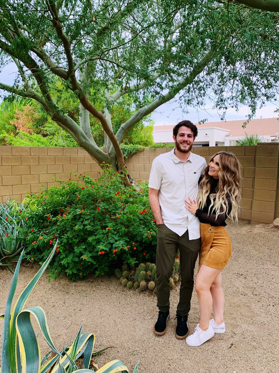 sarspoor's tweet photo. so thankful for my little family 💖 https://t.co/sDjFtcuQDu