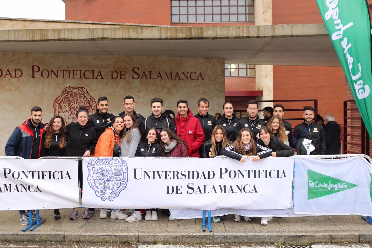 upsa's tweet photo. 👆🏻👆🏻👆🏻 ¡¡¡Comenzamos!!! 🏃🏻‍♂️🏃🏼‍♀️ pero no sin antes presentaros a los voluntarios que están trabajando para hacer posible el evento y darles las gracias por su ayuda 🏅¡enhorabuena, chicos! 👏🏻👏🏻👏🏻@WeAreReadyRun @deportesUPSA https://t.co/QfphGXs4vv