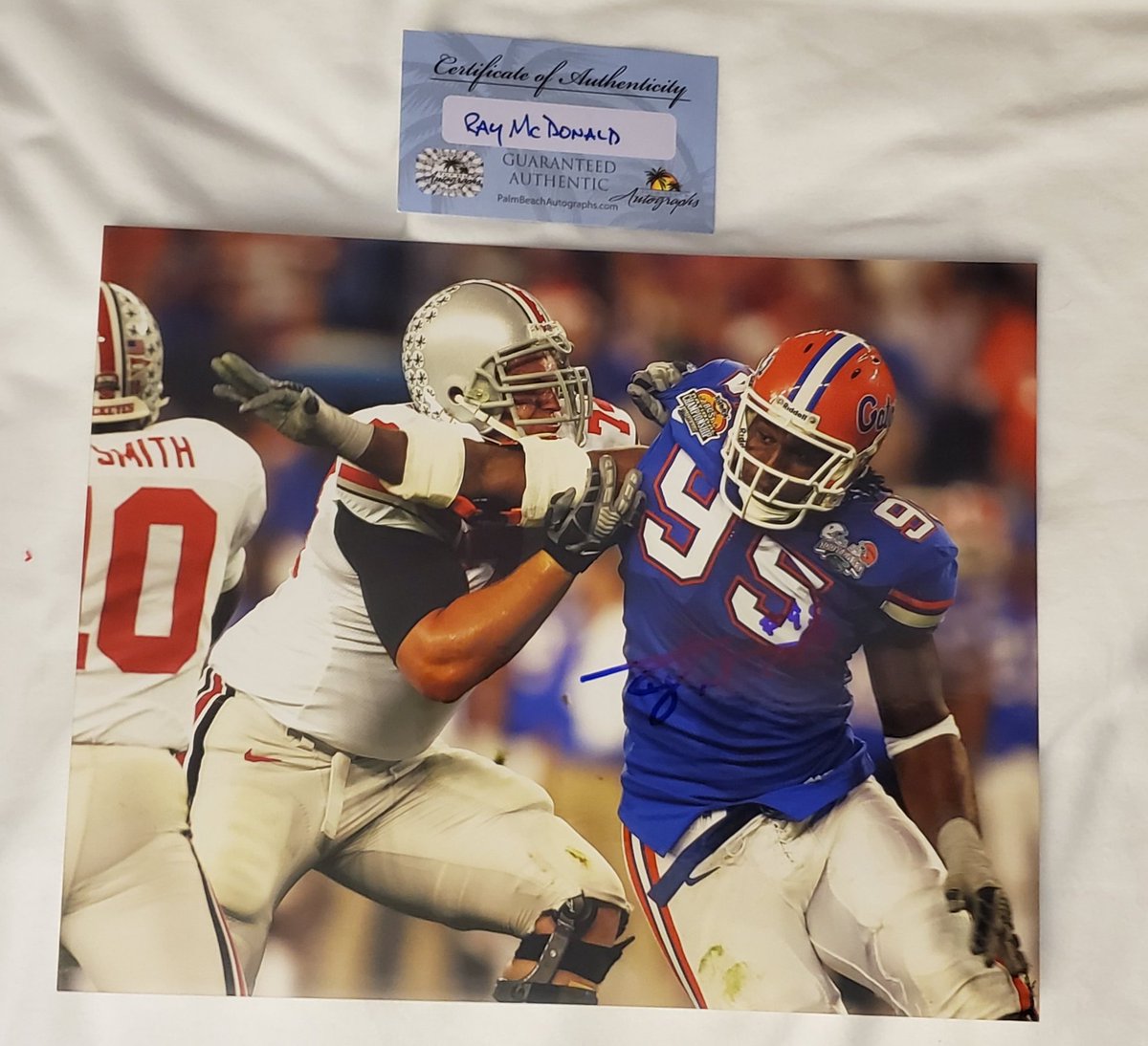 originaltiming's tweet photo. Christmas came early as we surprised the kids this morning with the announcement we are going to see #FSUvsUF tonight with a few images/signatures from some #gatorgreats @pbautographs @EddyPineiro #raymcdonald @coach_cornelius #GoGators #BeatFSU https://t.co/k0nZaEQun1
