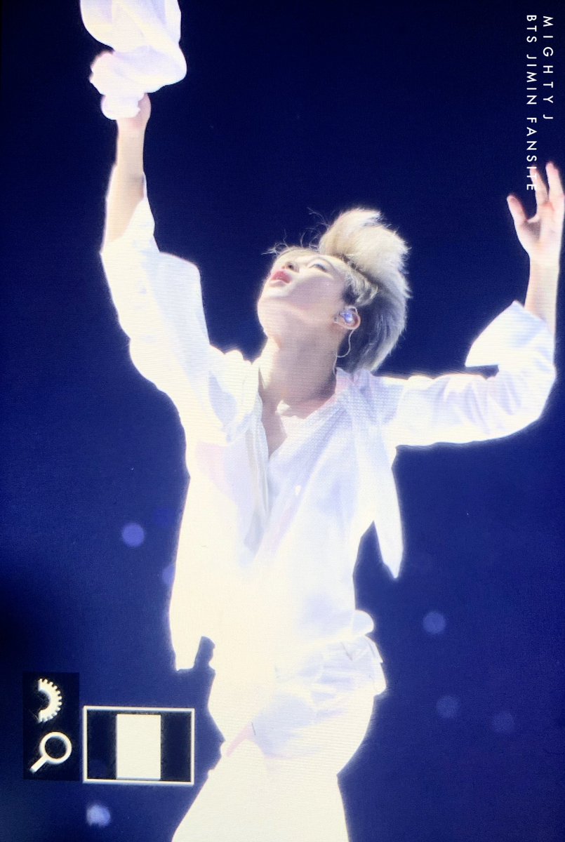 mighty_jimin's tweet photo. 191130 멜론뮤직어워드 #지민 #JIMIN 아.. 진짜 걍 넋놓고 셔터만 누름 .. . .. . .. .. . .. https://t.co/BgMMqA4HsL