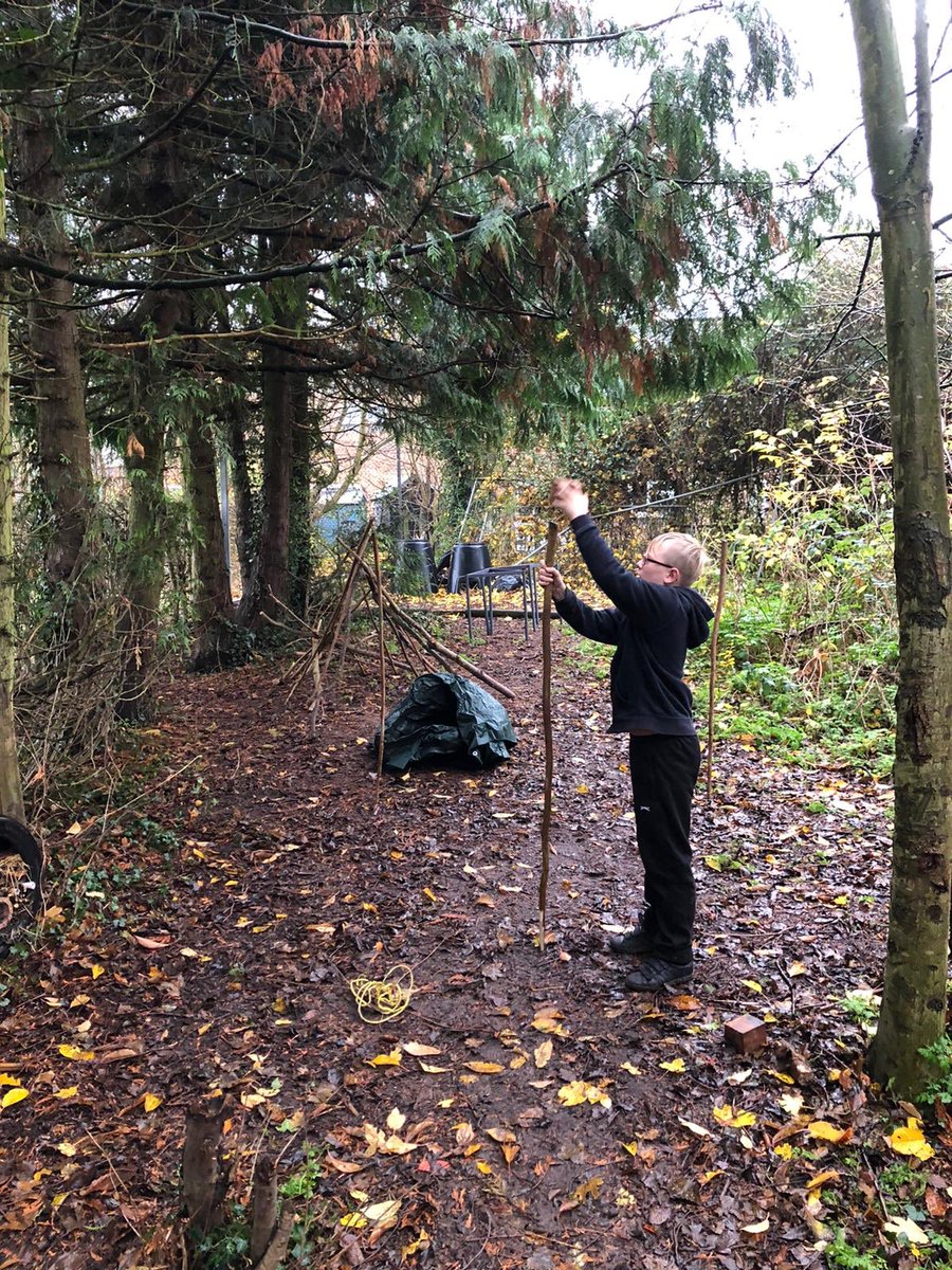 SETSaxmundham's tweet photo. There is lots happening in forest school on a Friday. Constructing a shelter &amp; building bug houses  #community #confidence https://t.co/jwbYOhrp5K