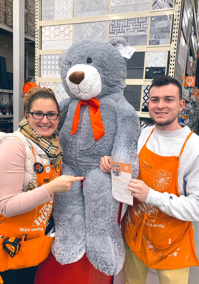 DWHIT369's tweet photo. Recognizing π Tyler with a Homer Award π₯ for Driving Shareholder Value with our adorable Black Friday π» Tyler is a self starter who has shown initiative to learn multiple departments and services π§‘ #FunPlaceToWorkAndShop #LeadsInSalesWin https://t.co/Q9mv9RcRbF