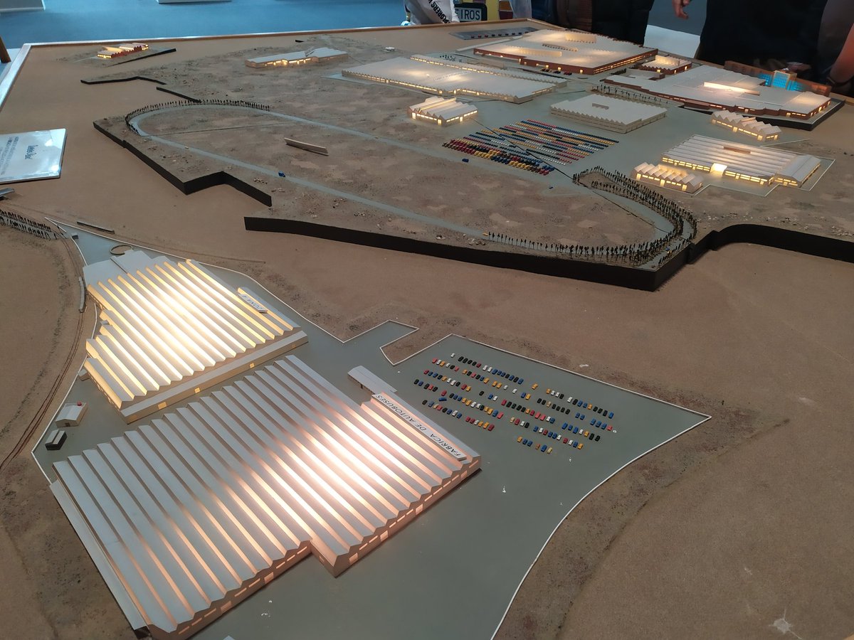 FEDUABARREIROS's tweet photo. Preciosa la maqueta de la Factoría Barreiros Diesel en el #Retromóvil MADRID 2019 #CentenarioEB https://t.co/aDkyajRoxw