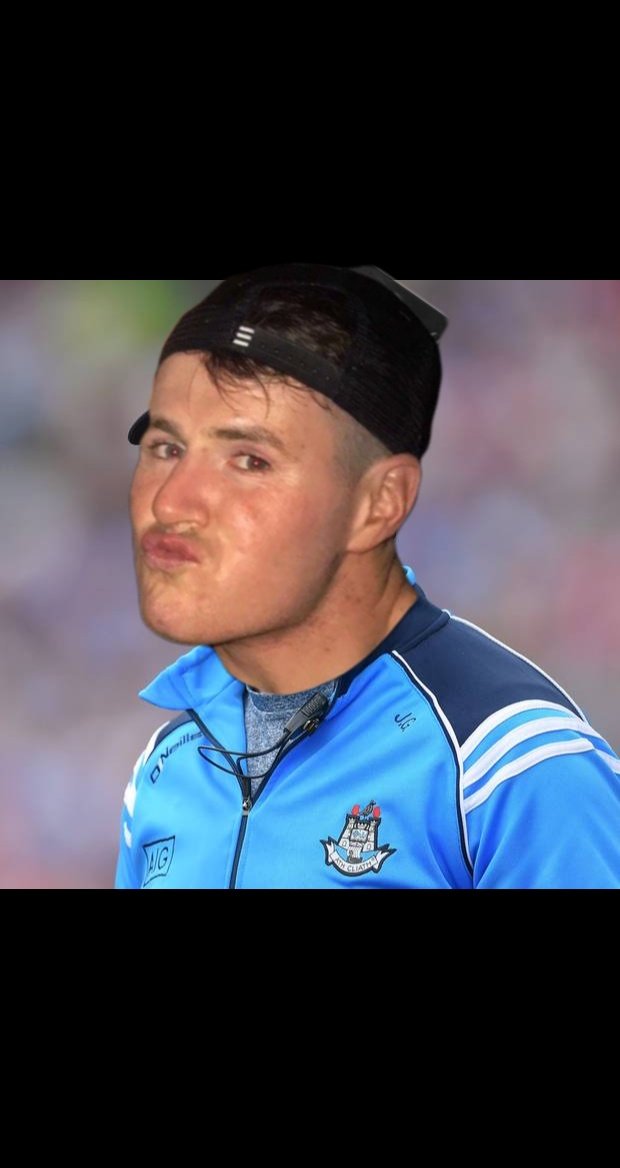 DKellyOriginal's tweet photo. Jim Gavin steps down, up steps https://t.co/QdbvTs4EbK