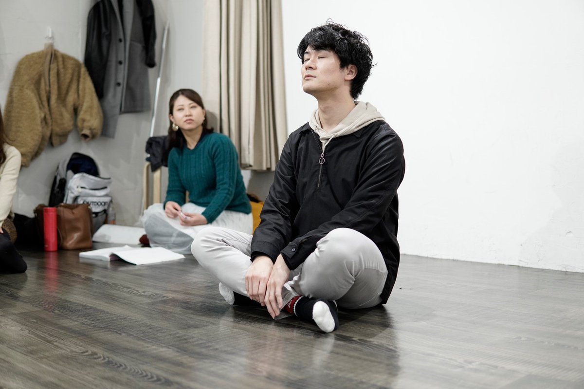 THEATRE_UBUNTU's tweet photo. いよいよ確認稽古も後半戦!
本日は、UBUNTU稽古らしい稽古となりました
写真は同じ曲の稽古風景ですが、、、1枚目と4枚目はなんと同じ部分の写真!
こんなに表現が変わるとは!
#25d
#UBUNTU
#12月15日
#高田馬場 #Livecafemono
https://t.co/GbveGdeW7G https://t.co/hW7m1qd8bL https://t.co/wThxFTE8by