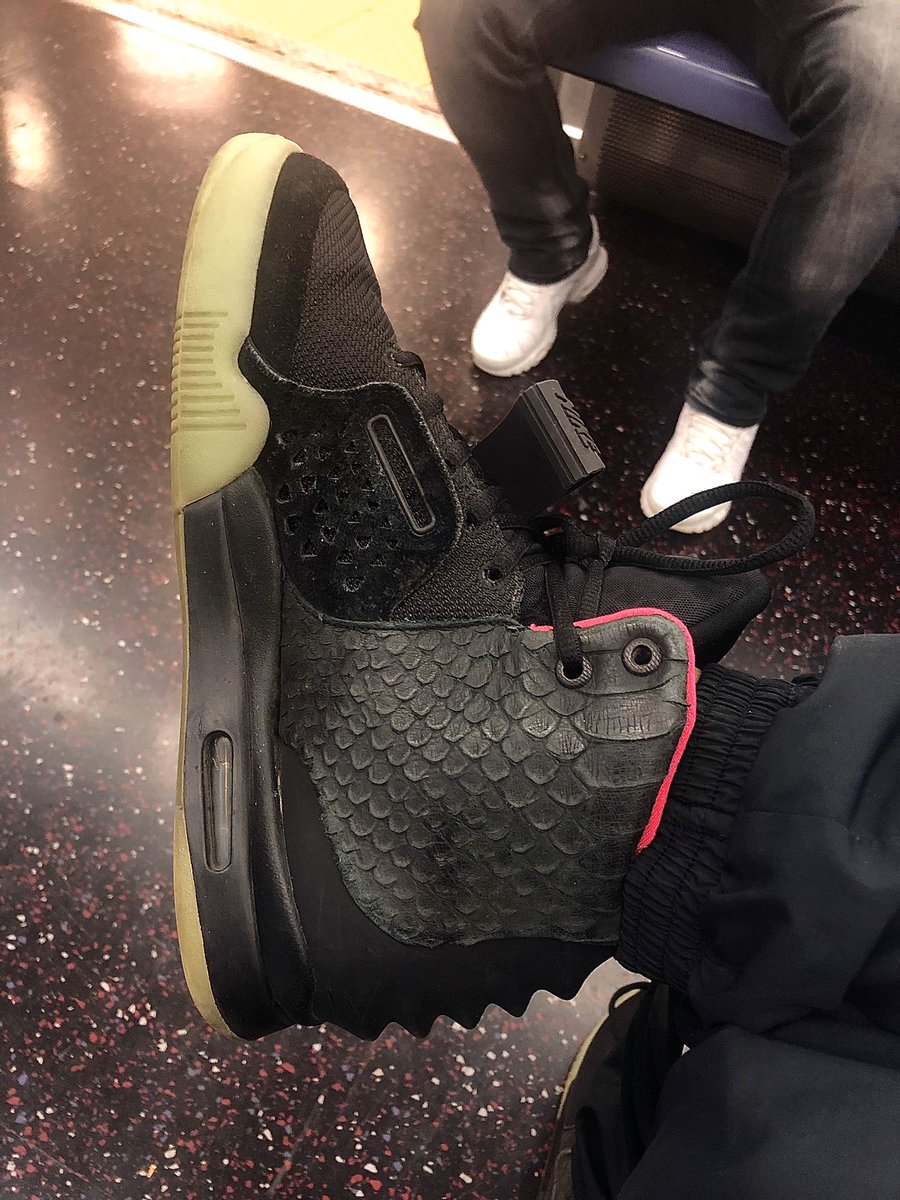 Stashed_Boxes's tweet image. Dragon scale @Nike @GameOfThrones @kanyewest #WatchTheThrone