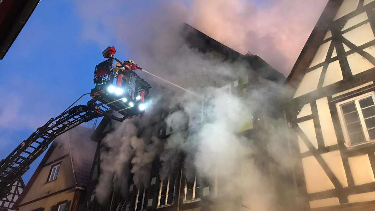 wwwFEUERWEHRde's tweet photo. #Feuerwehr #Neudenau
Drei Leichen nach Wohnhausbrand geborgen
https://t.co/qPezzG7wvv
#EinsatzFW https://t.co/WglI4XUb96