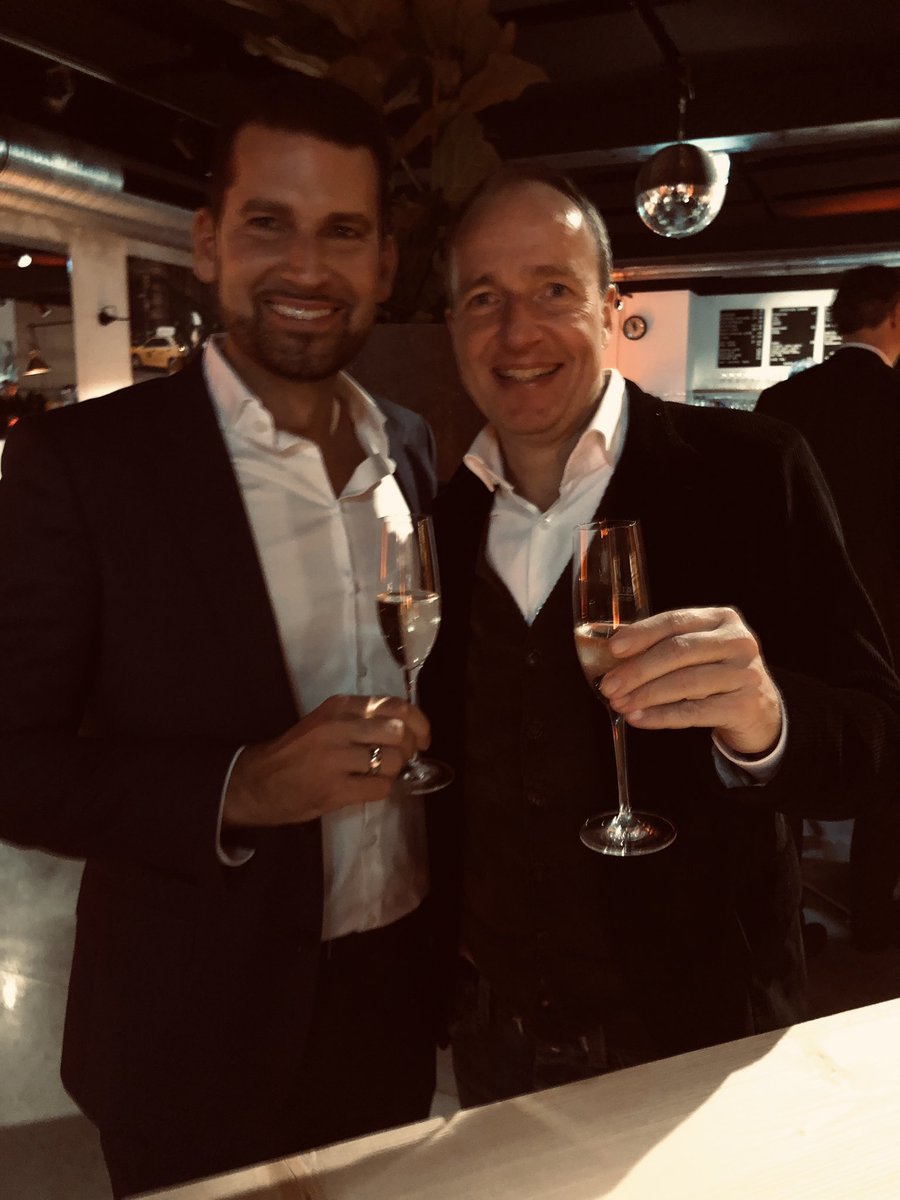bernhardkloucek's tweet photo. Juwelier Michel Kruzik eröffnet seinen Shop in Hietzing. #kruzik #verkaufstrainer #strategiecoach #faszination #verkaufsprofi #kloucek #speaker #motivation #emotion https://t.co/Wjz74WFBUo
