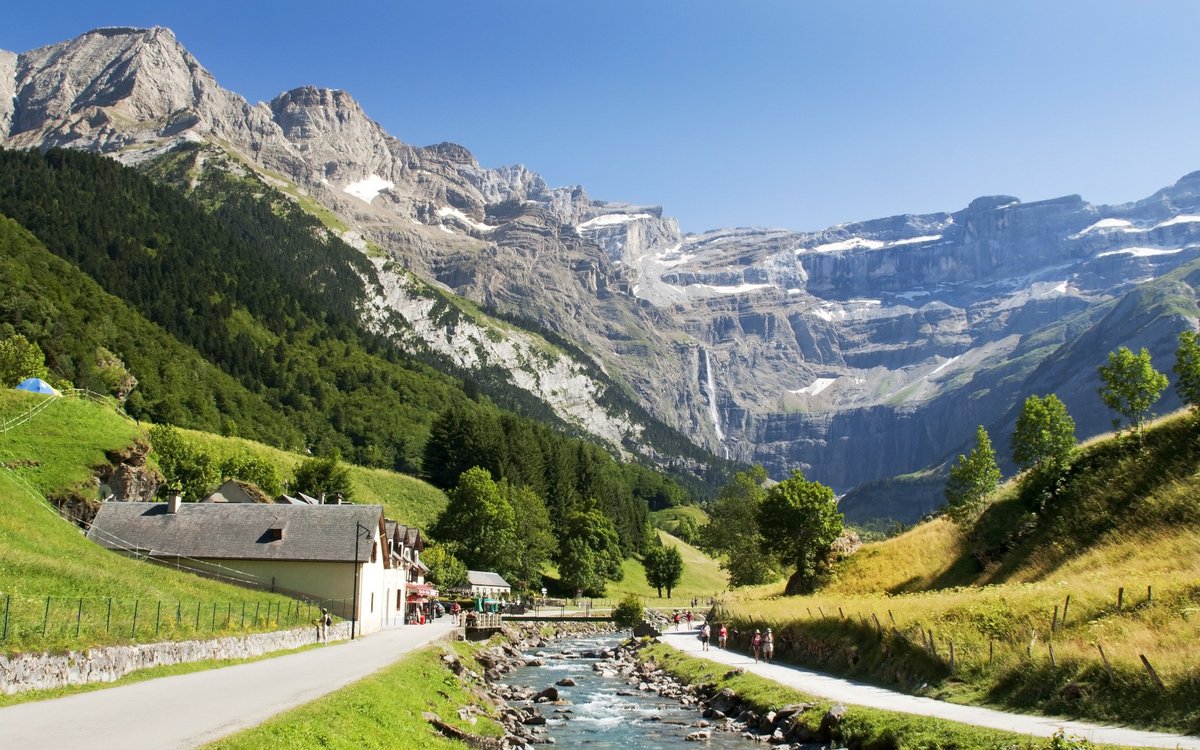 ld_juliane's tweet photo. Tired of #irishweather ? Choose Pyrenees' sun☀️😎 #summerinfrance #summerholidays #pyrenees #mountainholidays https://t.co/XpasWjPtiQ