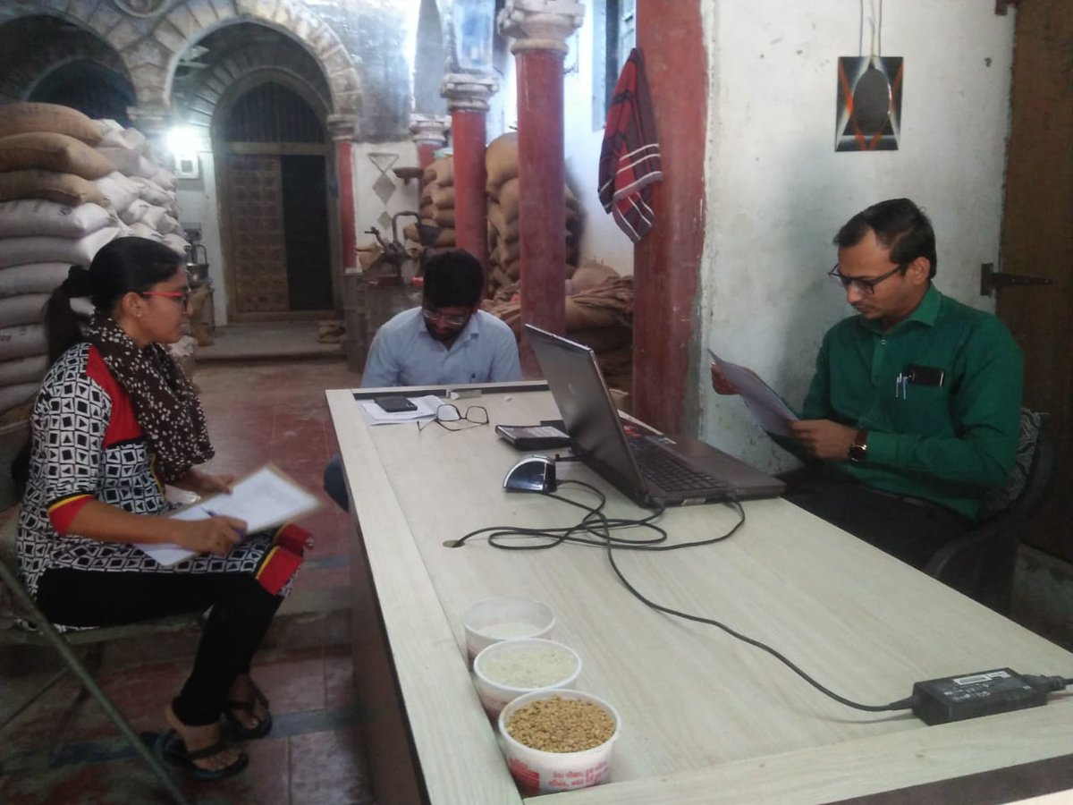 VivekTank_GAS's tweet photo. Surprise FPS inspection at Kutiyana.....
Given instruction for 100% Adhar seeding and Bank seeding.....
@collectorpor
@PorbandarRac
@informationpor2 
@GAS_2017BATCH https://t.co/BJbUtOL7pl