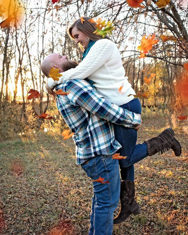 GalleryMoments's tweet photo. These two were a blast at their engagement session #😍 #🍁 #💍 #fallphotoshoot  #engagementphotos #loveisintheair #magic #texasbridestobe  #countrylife #romance #leaves https://t.co/ciVvCTL6Lq https://t.co/dPEqlBk1I7