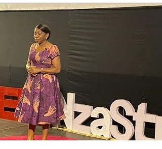 coolfinesse's tweet photo. In line with SDGs 11, Chief Loretta Aniagolu gave practical ways the South East can build sustainable cities and communities to solve its housing deficit. She spoke on the topic: "Building a real estate driven resilient economy in the South East."
#tedxnzastreet2019 #Nkuli https://t.co/ACL3k0CN0k