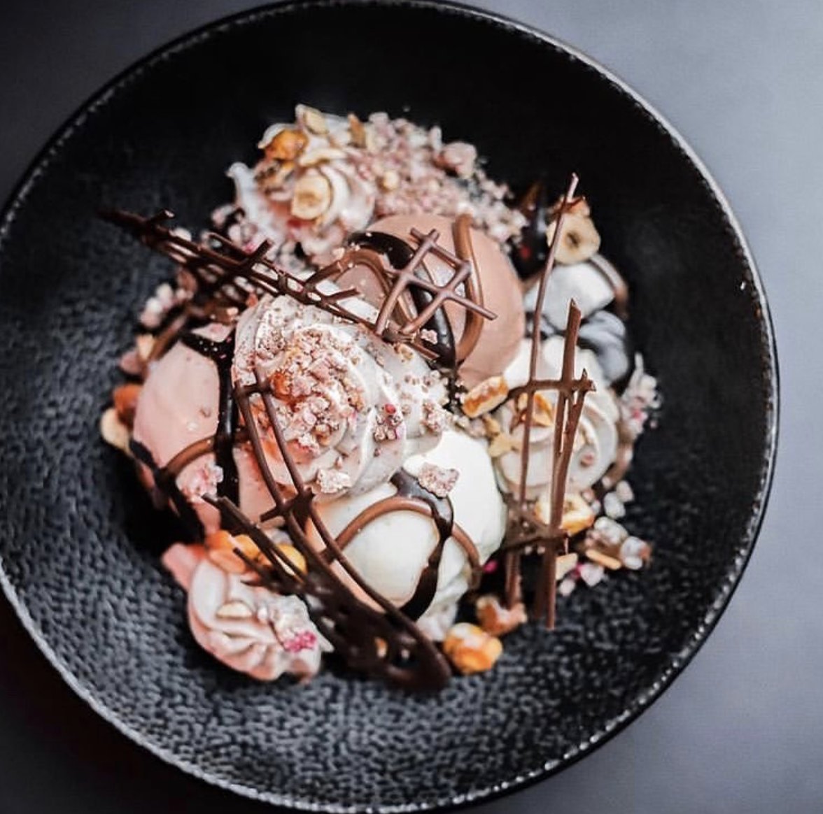WalkingMatters's tweet photo. On Saturday's we eat Sundaes๐
๐ฝ: @OneidaFS's Leather Collection #ThisIsOneida
๐ท: @leewolen@somersetChicago
#TabletopMatters
#oneida #oneidafs #crownbrandsllc #dessert #peppermint #pepperminticecream #somerset #somersetchicago #leather #bowl #dessertgoals #bowlgoals https://t.co/MNDr4eKKQM