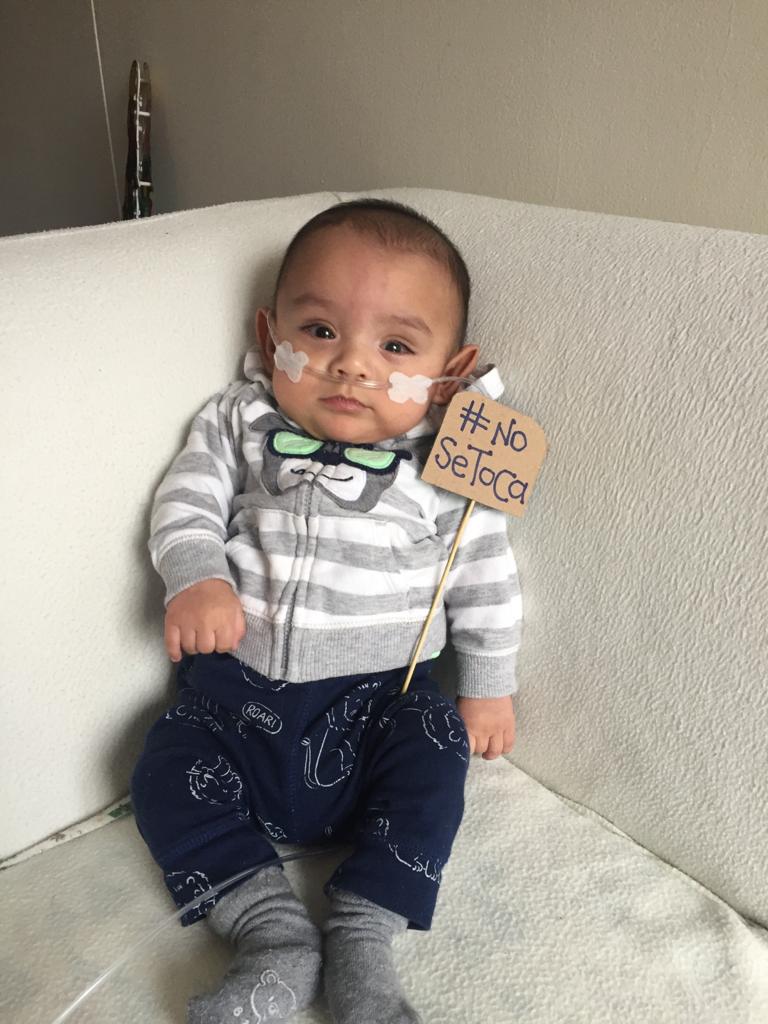 Juan Martín requiere urgente cirugía. Ya perdió su ojo izquierdo, hay la esperanza de salvar su ojo derecho. Pero él no ha sido atendido por estar afiliado a <a href="/MedimasEPS/">Medimás EPS</a>. Su mamá <a href="/Lina8a1/">Lina  Ochoa</a> súplica por ayuda. <a href="/Supersalud/">Supersalud</a> <a href="/MinSaludCol/">MinSalud Colombia 🇨🇴</a> no puede ser tanta indolencia <a href="/IvanDuque/">Iván Duque 🇨🇴</a>