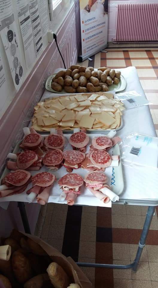 UnassSommoise's tweet photo. C'est le repas de fin d'année à l'UNASS SommOise! La convivialité est bien une grande partie de notre vie associative!

Merci à tous nos bénévoles de leur investissement de 2019!

#VisMaVieSecouriste
#Convivialité
#Benevoles https://t.co/yTjK7sWwxY
