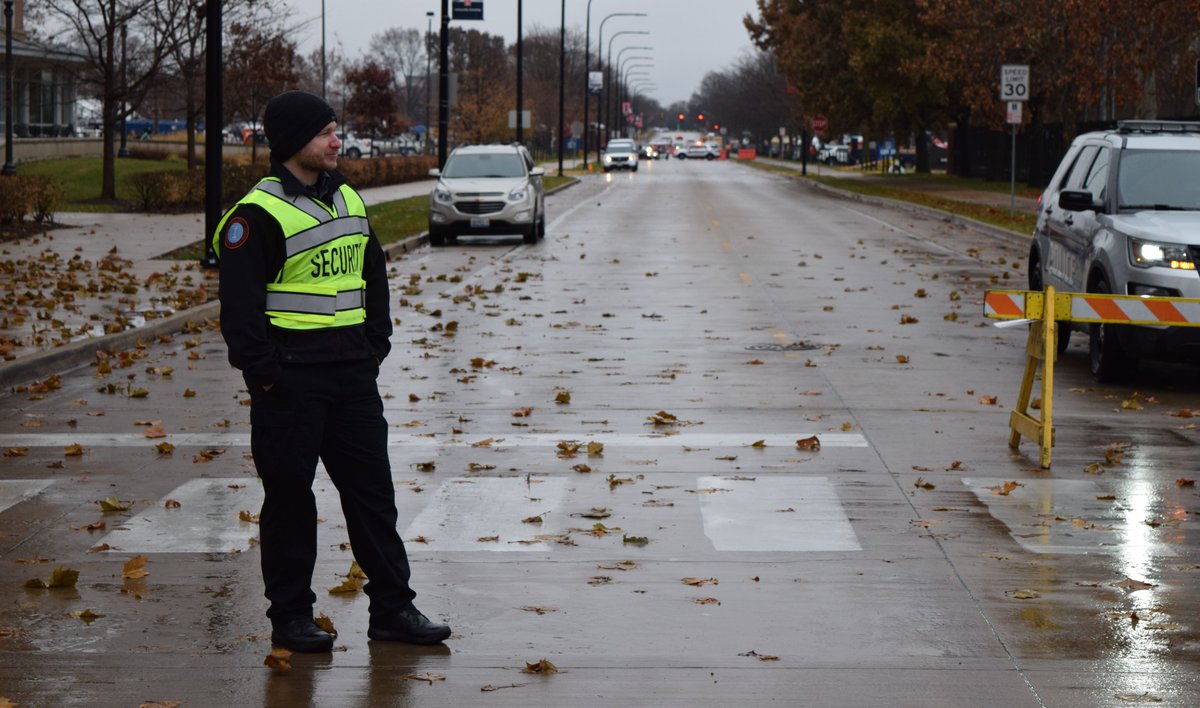 It's definitely football weather. 🏈🍂

Police, fire, EMS, security. We're all here to keep you safe no matter the weather. Hope to see you at today's <a href="/IlliniFootball/">Illinois Football</a> game! #Illini