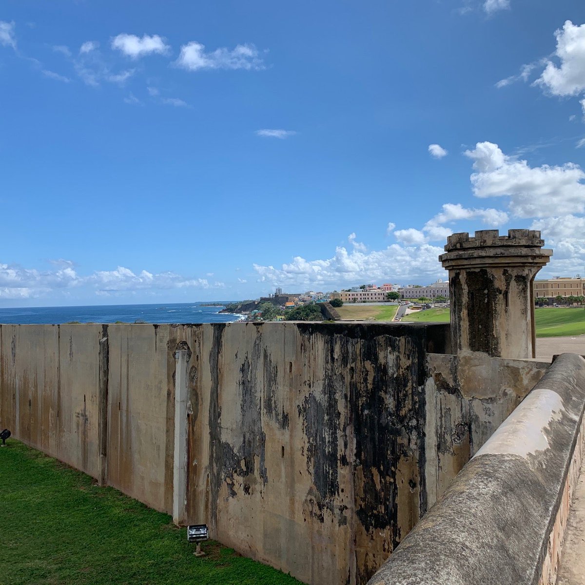 owl108's tweet photo. I'm at Fort San Felipe del Morro in San Juan, PR https://t.co/0pmGykYujv https://t.co/5SXC2ao4Da